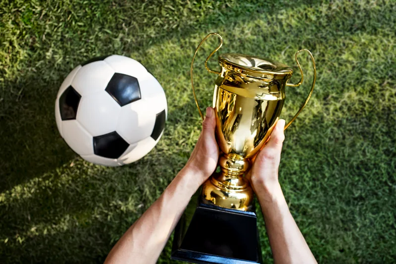 Pertandingan basket yang menggambarkan pengalaman live event olahraga